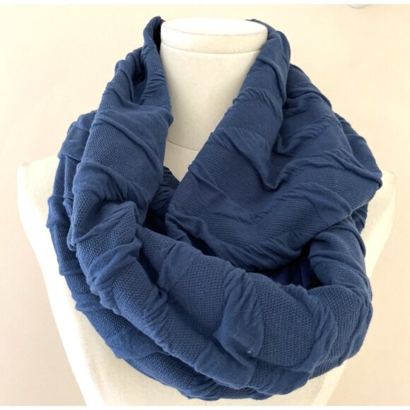 Sholdit Infinity Scarf With Zippered Stash Pocket Blue Textured Outdoor Hiking - Picture 1 of 8